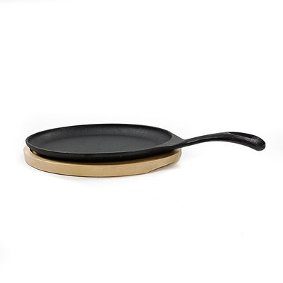 Plateau BSCI de Matt Black Cast Iron Sizzle avec le Fajita bas en bois