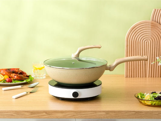 Wok chinois en aluminium de la meilleure qualité avec le revêtement de couvercle et non de bâton de verre trempé