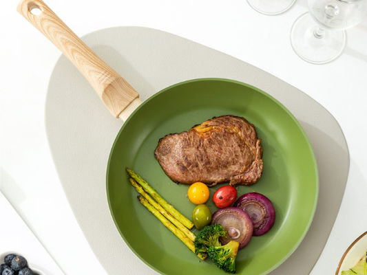 La poêle à cuire saine 7Inch collent non 26cm avec le revêtement titanique