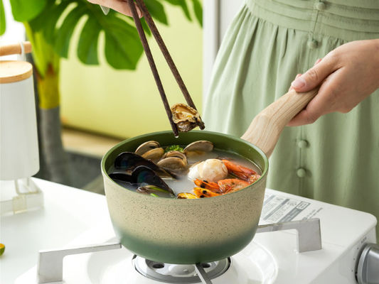 De biens casserole en aluminium de bâton non avec le couvercle d'acier inoxydable et rester la poignée fraîche