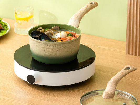 Casserole en aluminium de wok de fonte avec non le revêtement de bâton et les poignées résistantes à la chaleur