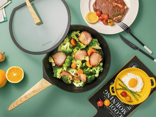 Oven Safe Aluminum Frying Pan 10.25Inch avec la poignée de silicone