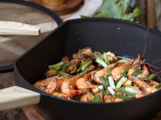 Poêle en aluminium 8Inch non de bâton souple pour l'induction Cooktops