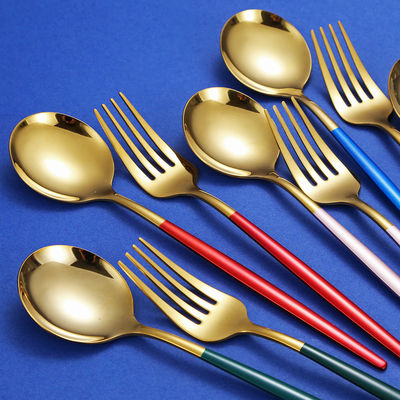 Les couverts faits sur commande de l'acier inoxydable 304 ont placé luxueux pour la cuisine