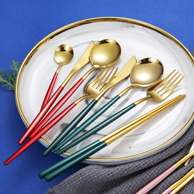 Les couverts faits sur commande de l'acier inoxydable 304 ont placé luxueux pour la cuisine