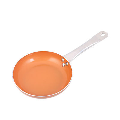 Cuisine en aluminium orange avec poignée en silicone