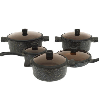 Des casseroles en aluminium résistantes aux rayures, idéales pour cuire