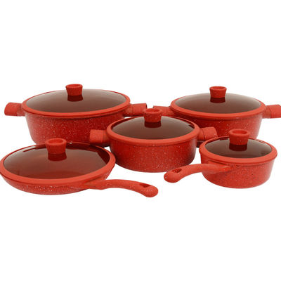 Des casseroles en aluminium résistantes aux rayures, idéales pour cuire