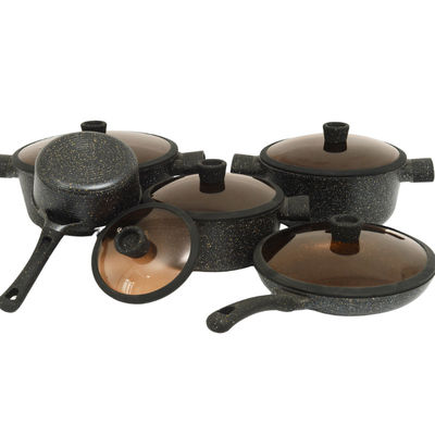 Des casseroles en aluminium résistantes aux rayures, idéales pour cuire
