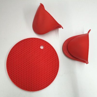 Essentiels de cuisine: Manteaux de four résistants à la chaleur en silicone et porte-potes