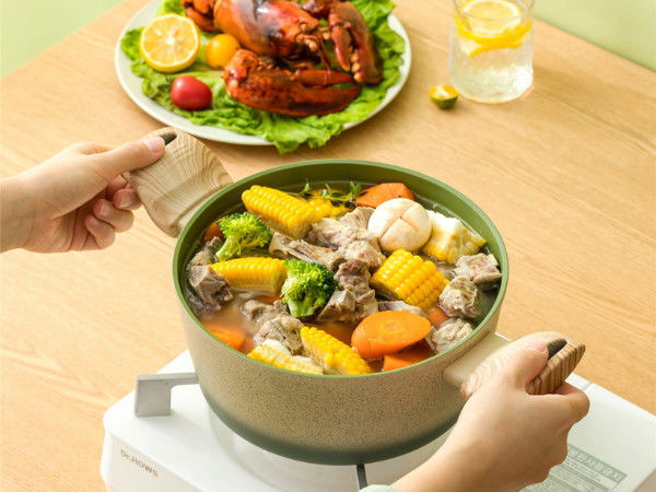 Poignées résistantes de Pan Non Stick With Heat de cocotte en terre en aluminium de haute performance et couvercle en verre