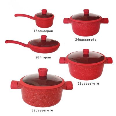 Des casseroles en aluminium résistantes aux rayures, idéales pour cuire